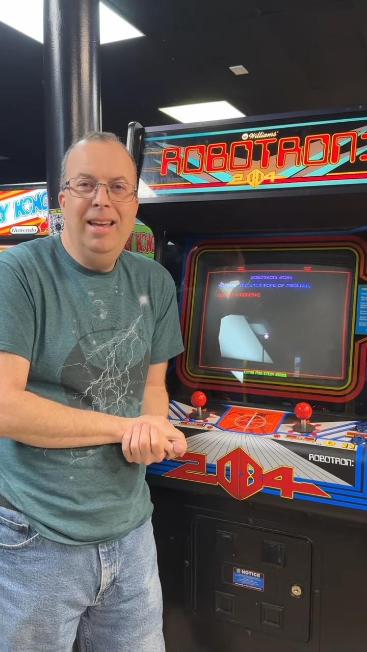 Robotron 2084 Arcade Short