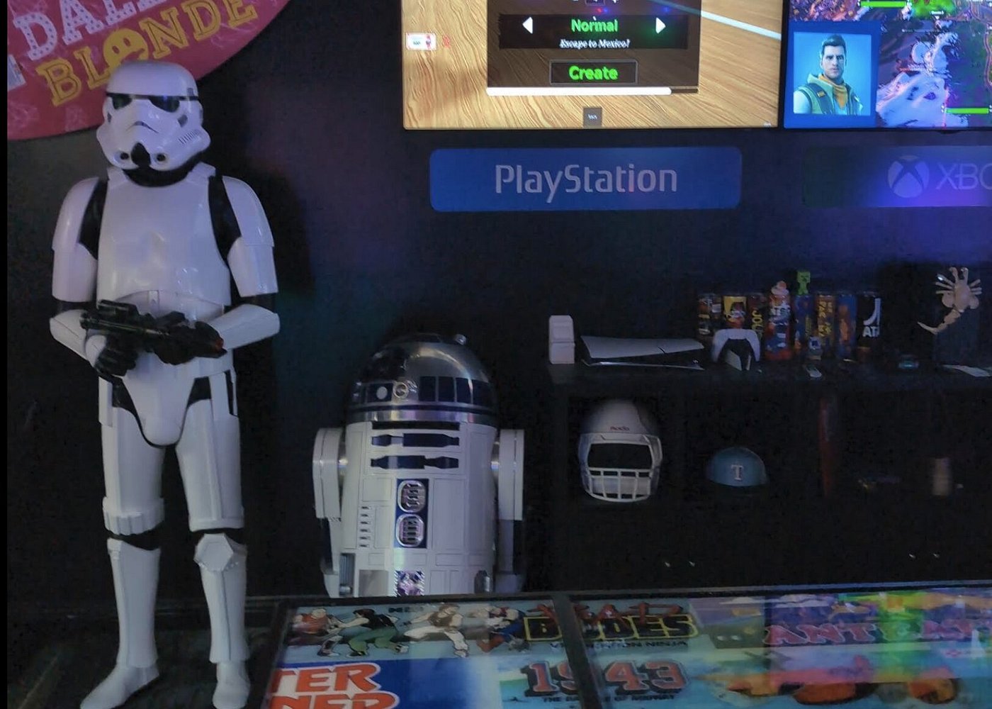 Cool Storm Trooper and R2D2 props at Time Rift Arcade